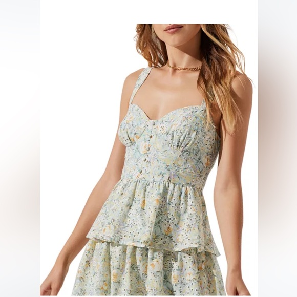 ASTR the Label Midsummer Tiered Floral Dress Size M - Picture 6 of 11